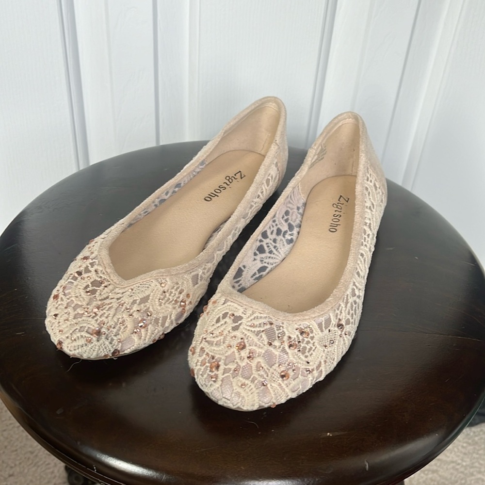 Tan Lacey, ballet flats
